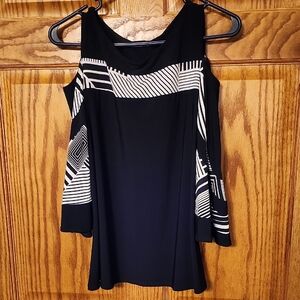 Black and White Women's Off The Shoulder Blouse Size M